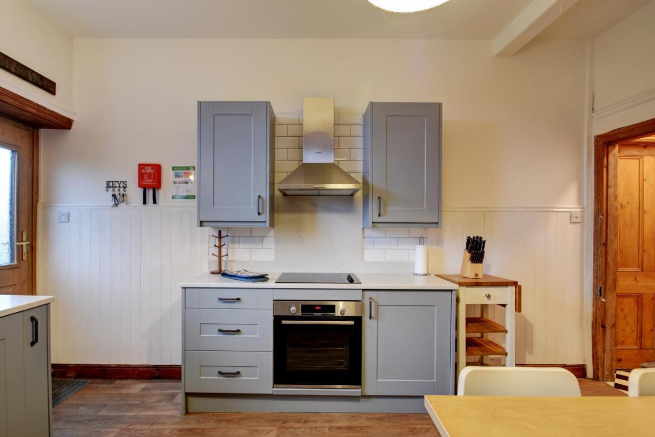 Spacious Victorian Townhouse Near Hcc With Off Street Parking Harrogate Exterior foto