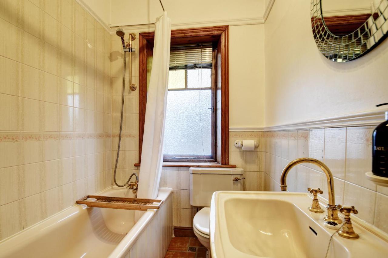 Spacious Victorian Townhouse Near Hcc With Off Street Parking Harrogate Exterior foto